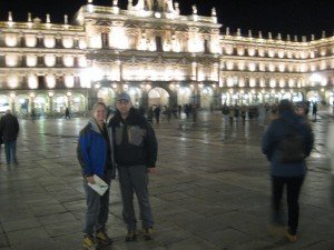 R en P op Plaza Major Salamanca bij nacht