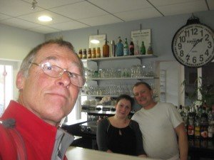 Een gesprekje met de uitbaters van het restaurant en een foto voor de Nederlandse dagbladen