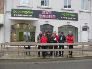 Gruppo sportivo voor de bakkerij-lunchroom van Houyet