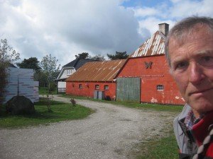 Hier al meer rood gekleurde huizen, net zoals ik me herinner van Noorwegen