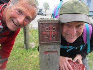 Markering pelgrimsroute. Paul en ik