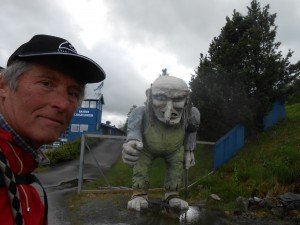 Toegang tot restaurant bij waterval. Reuzentrol
