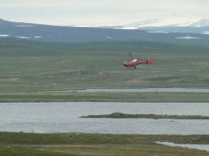 Helicopter brengt vissers naar hun visplaats