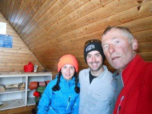 In Tjäktaschuilhut ontmoeting met Iraans-Engels koppel wonend in Zweden