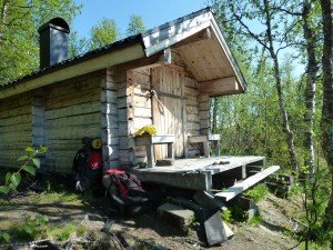 Han maakt sauna klaar