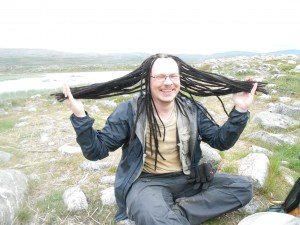 Grijze haarwortels, zwarte vlechten/ dreadlocks. Extensions?