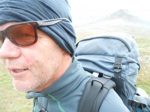 Muggen liften mee op Erics rugzak